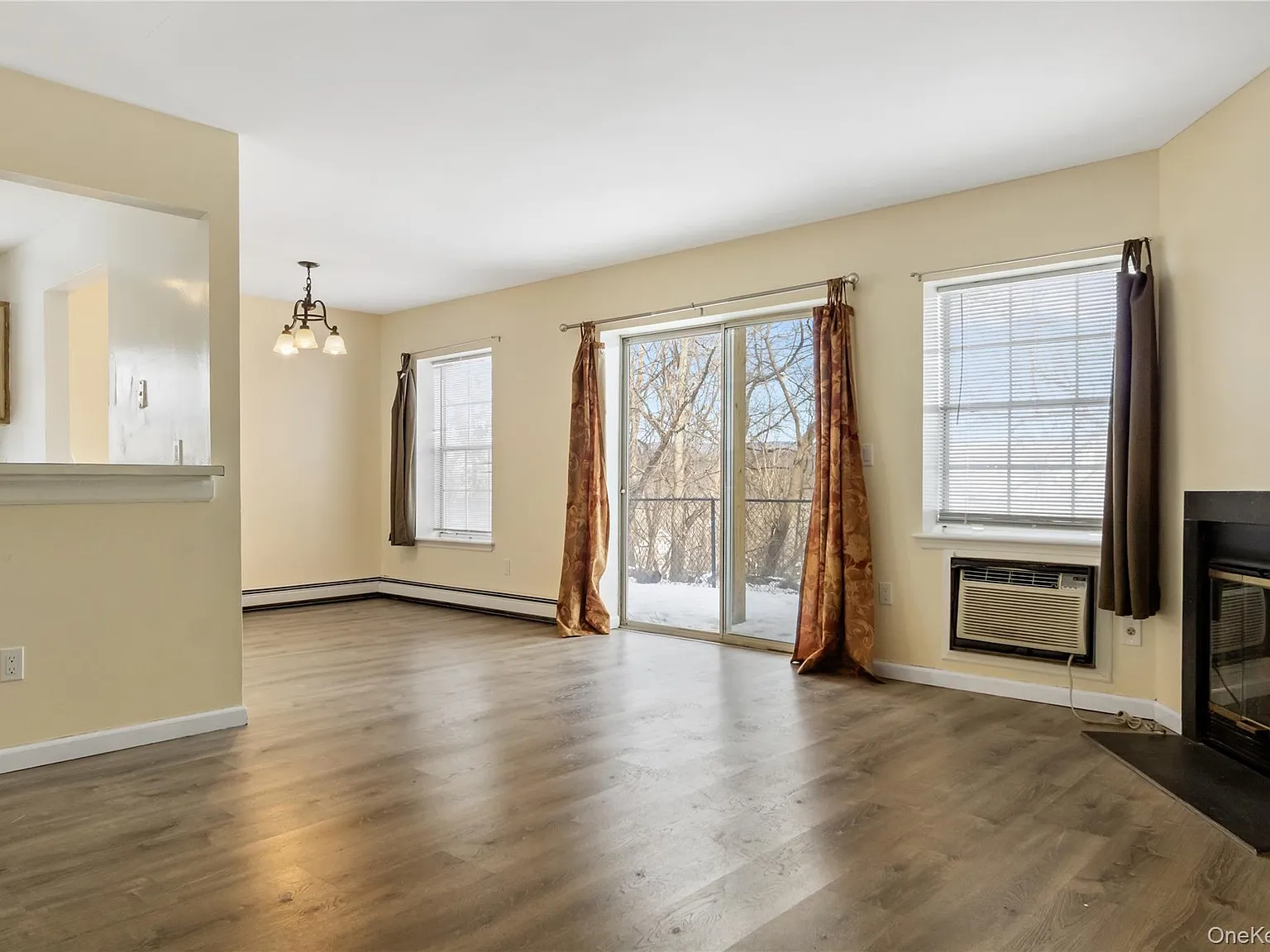 2 bed, 2.0 bath, 950 sqft, $2,350 — Photo 2