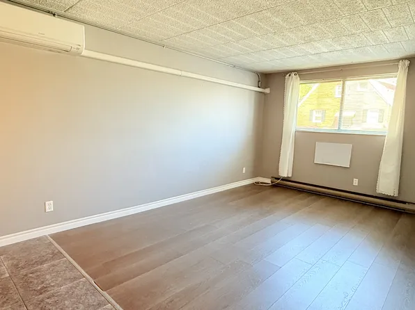 360 Tecumseh Rd W, Windsor, ON