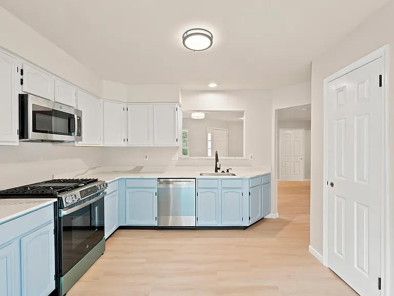 703 Porter Way W — Photo 4