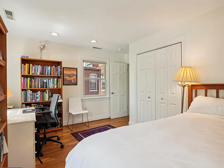 629 A St NE — Photo 15