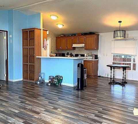 Livingroom to kitchen