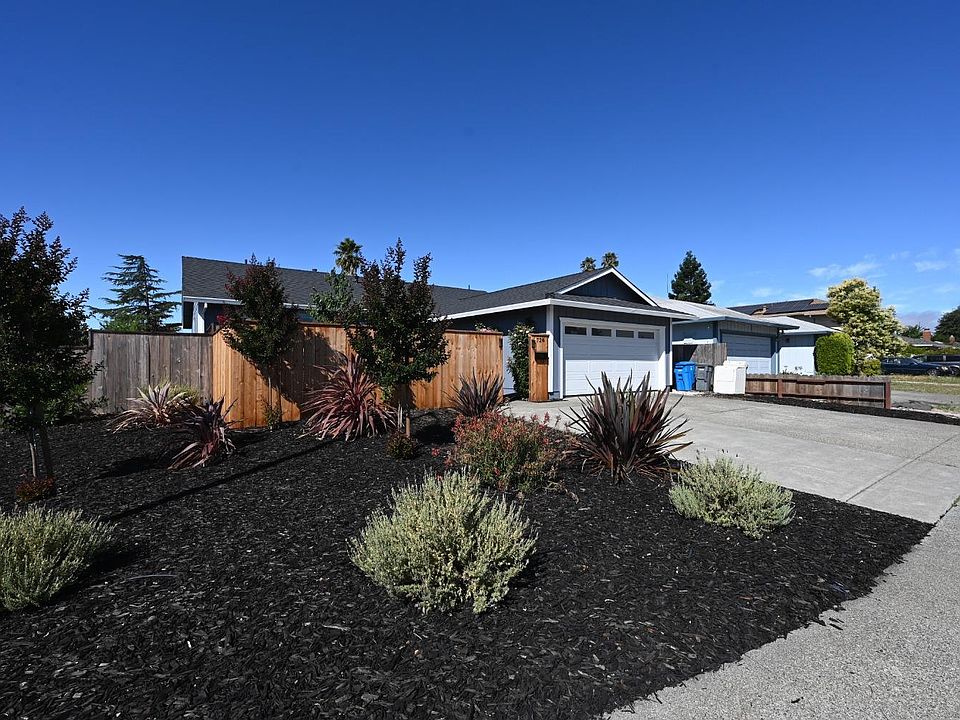 1st image of 726 Ely Boulevard S