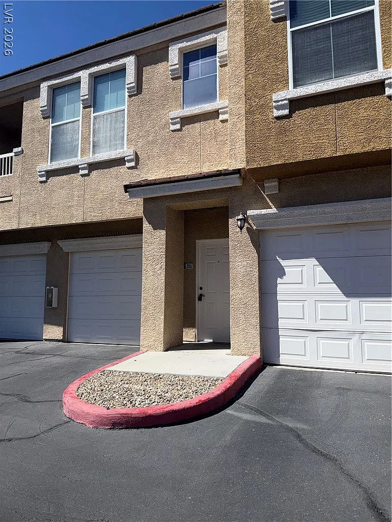 1 bed, 1.0 bath, 814 sqft, $1,395 — Photo 1