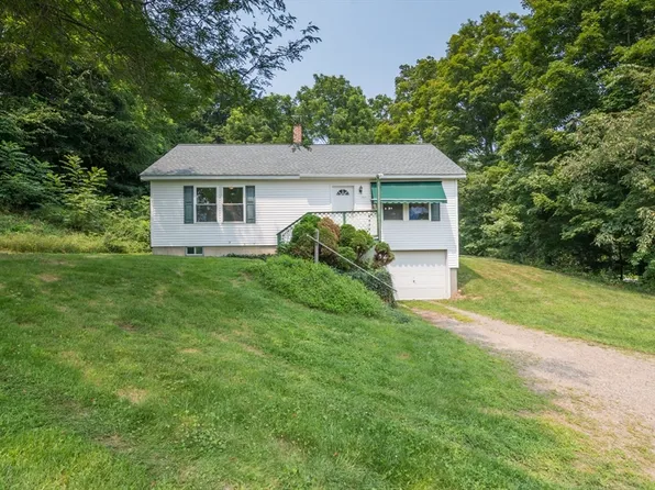 1535 S East St, Amherst, MA 01002