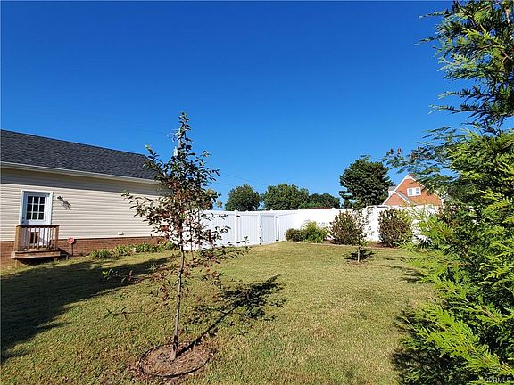 4th image of 8287 Windsor Dr
