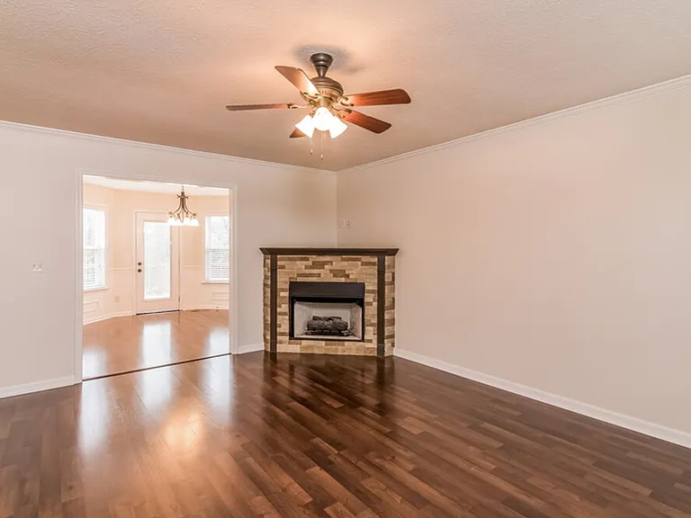 1907 Stoney Meadow Dr — Photo 2