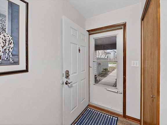 4th image of 768 Watersedge Dr
