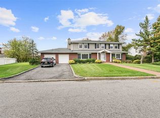 48 Bayberry Rd, Lawrence, NY 11559