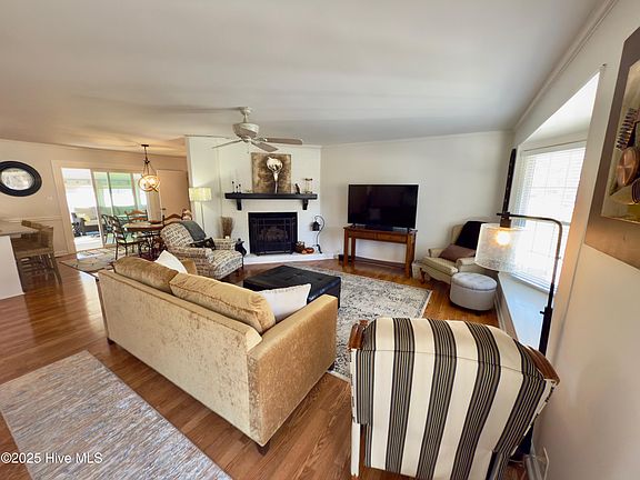 3rd image of 2254 Primrose Lane