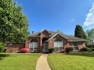 135 Westline Rd, Wake Village, TX 75501