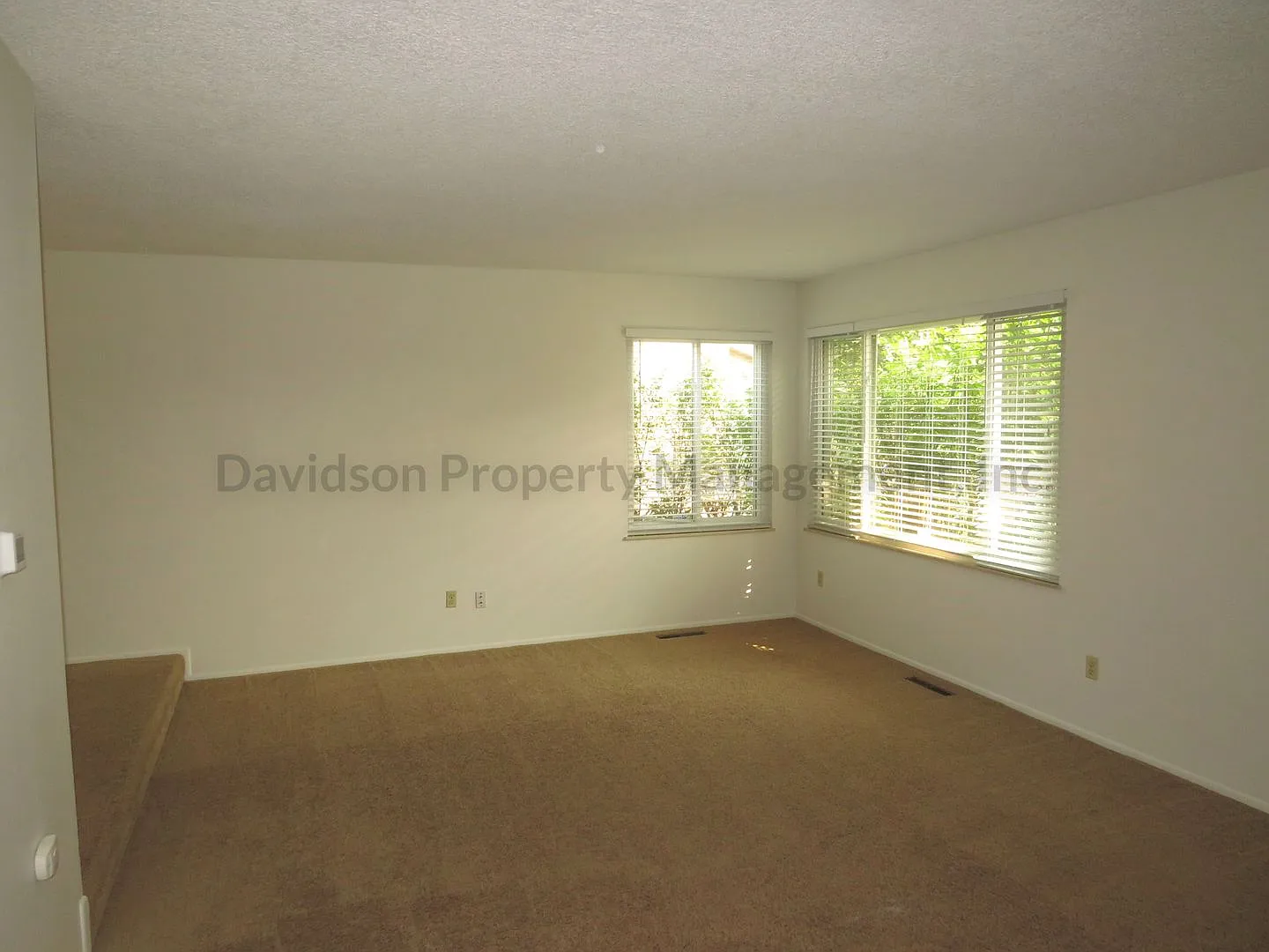 Inviting 4 Bedroom House in Southwest Colorado Springs — Photo 2