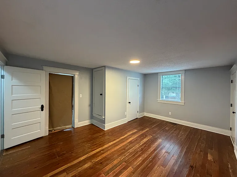 2321 W 16th St — Photo 15