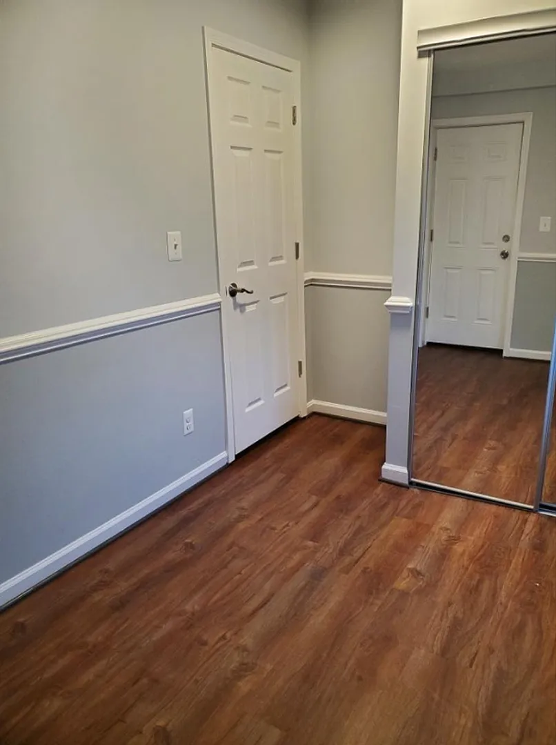3247 Magnolia Ave Private Room $650 (Shared Bath) — Photo 4