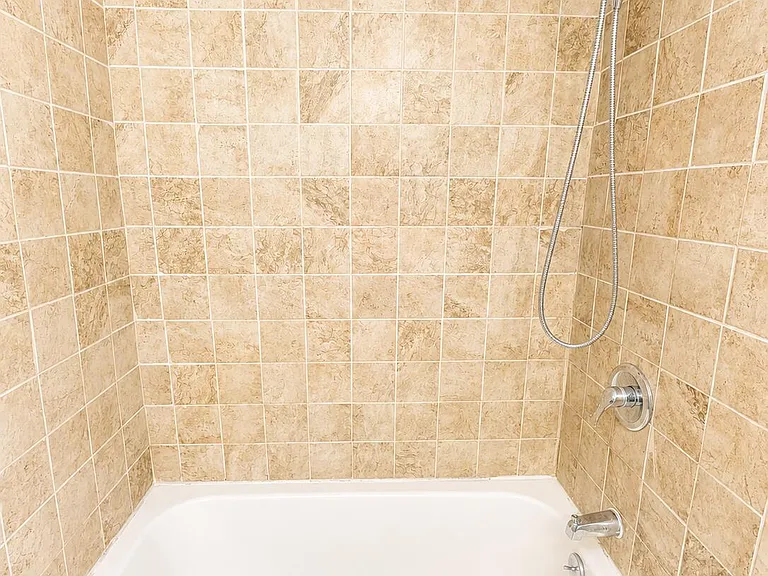 1103 Colonial Ave — Photo 10