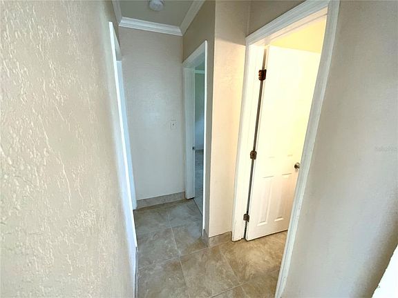 5th image of 1015 Vine Ave