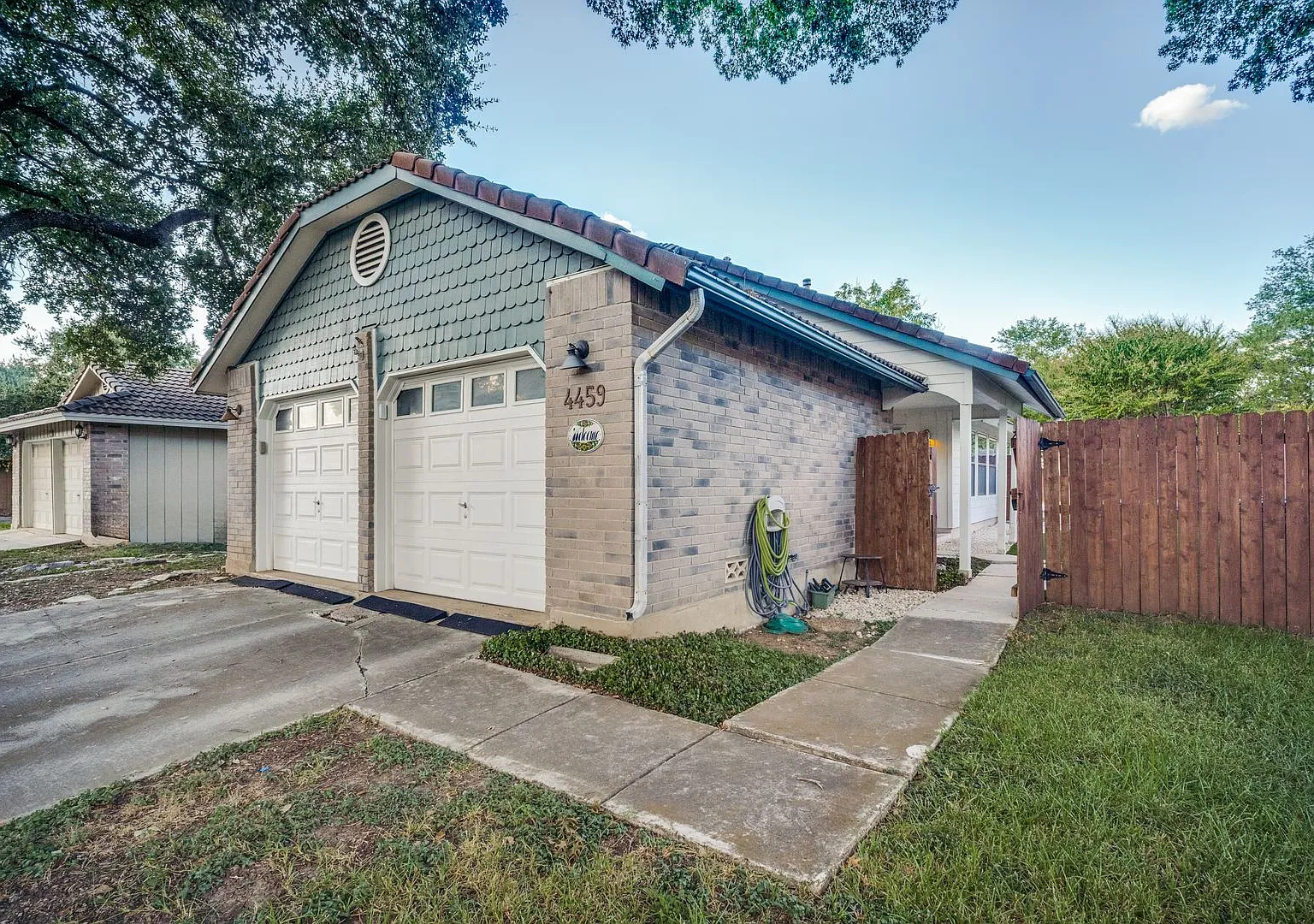 Charming 3 Bedroom in Northern Hills Community — Photo 2