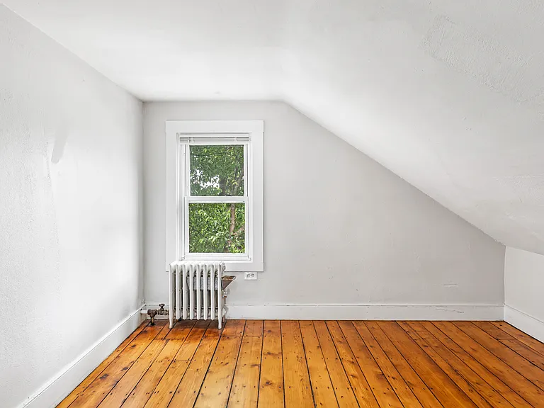 104 Sheldon St — Photo 18
