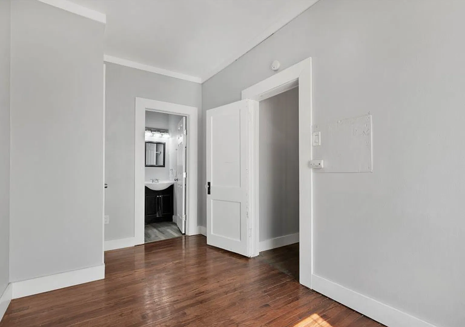 Modern 1-Bedroom Near Downtown San Antonio — Photo 4