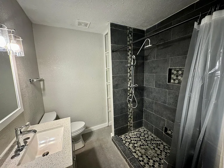 1405 Seville Dr — Photo 31