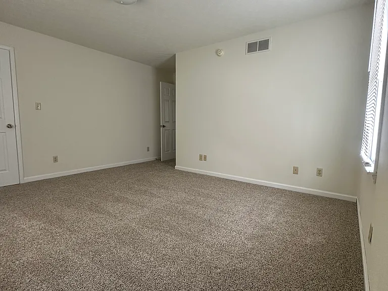 1111 S Park Ave — Photo 24