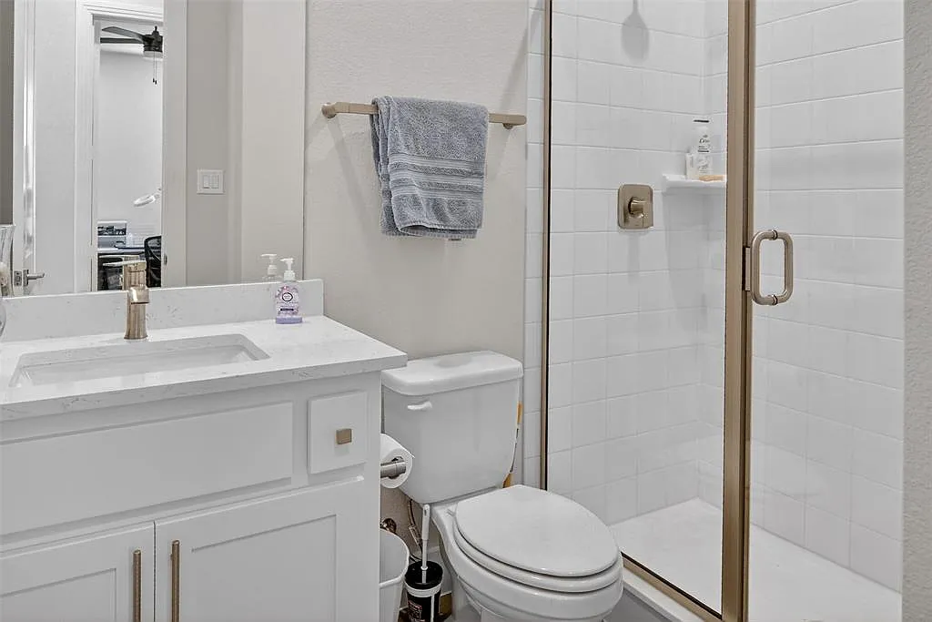 4 bed, 2304 sqft, $3,500 — Photo 2