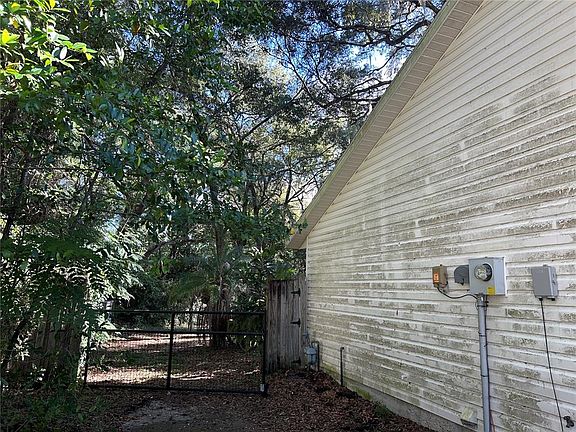 4th image of 608 NW 9TH COURT