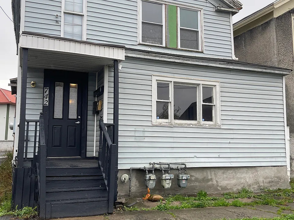 742 Jay St #1