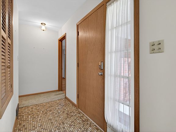 2nd image of 2275 Garden Rd