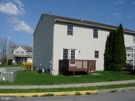 3rd image of 103 Dogwood Dr
