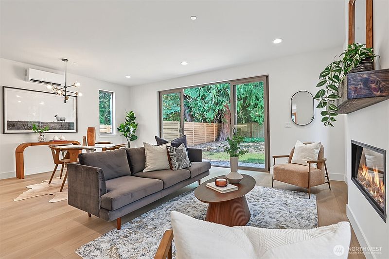 3rd image of 11249 108th Avenue NE