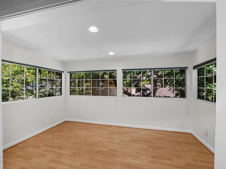 385 Cliff Dr #8 — Photo 12
