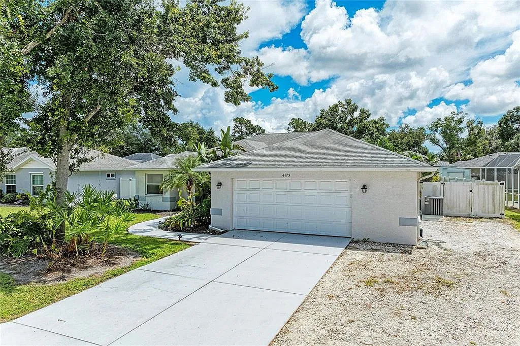 3 bed, 2.0 bath, 1813 sqft, $2,850 — Photo 1