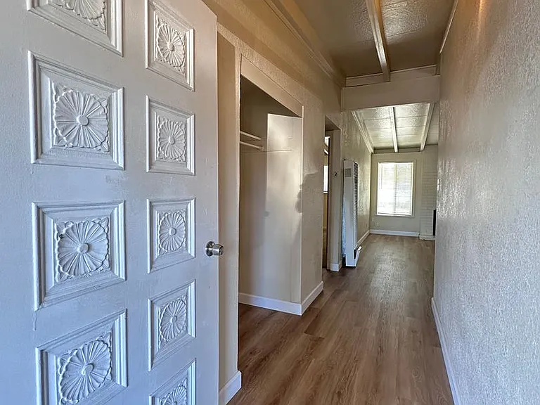 621 Hardy Dr — Photo 2