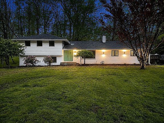 3rd image of 3866 Woodthrush Rd