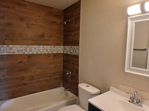 4th image of 196 Flintridge Dr #11