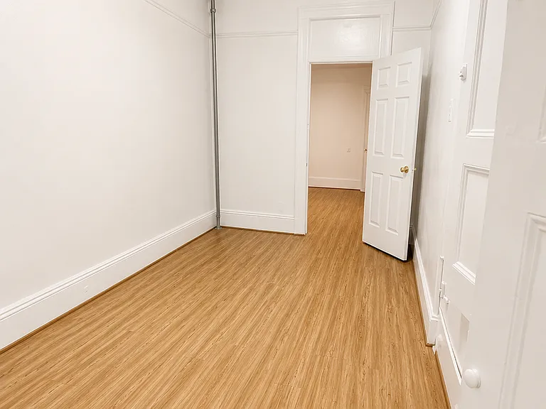 313 Onderdonk Ave #2B — Photo 4