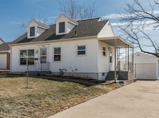 1031 30th St NE, Cedar Rapids, IA 52402