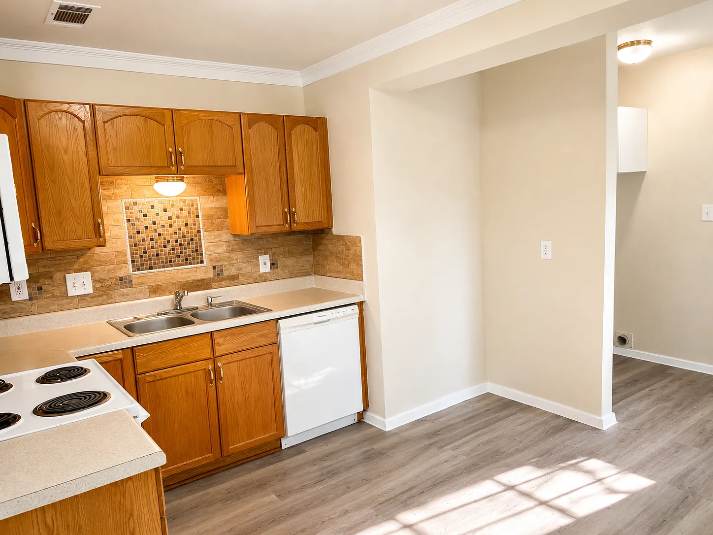 2 bed, 900 sqft, $1,500 — Photo 2
