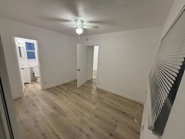 129 SW 5th Ct #1-3 — Photo 3