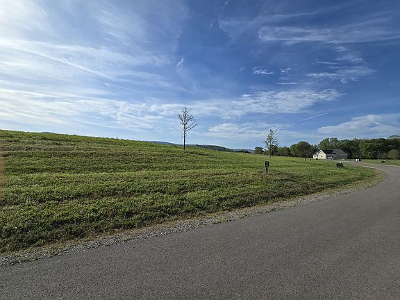 3rd image of 96 Farmview Way Dr