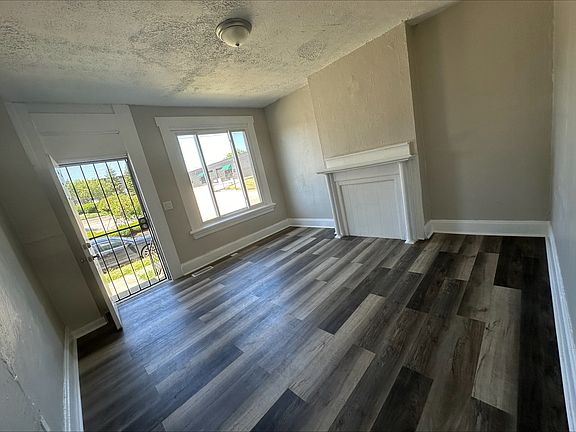 2nd image of 521 E Starr Ave