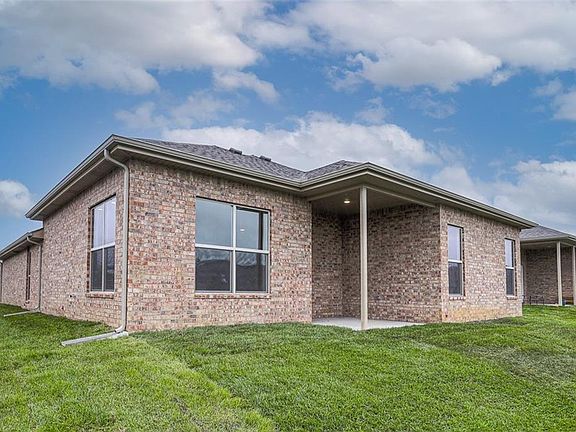 3rd image of 8368 Greentree Dr