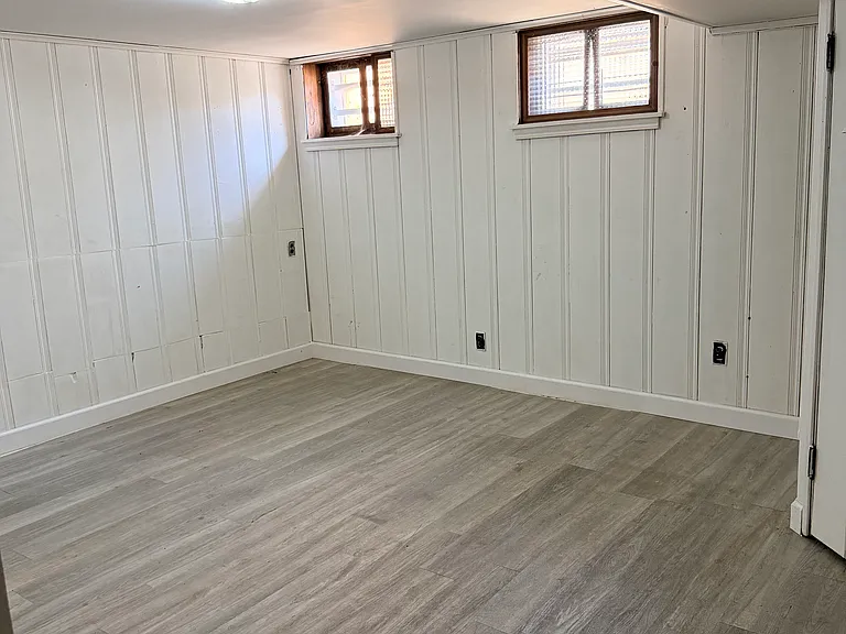 5653 Clearview Expy — Photo 14