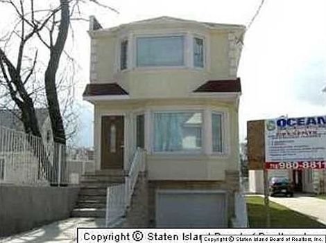 2nd image of 90 Evelyn Pl
