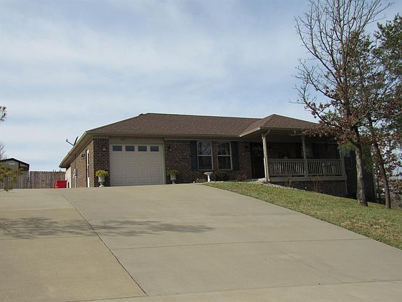 5th image of 900 Greenwood Dr
