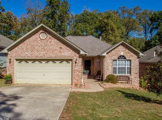 32 Garden Oaks Dr, Maumelle, AR 72113