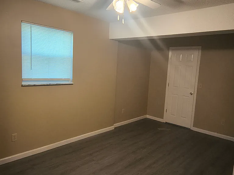 1655 E Crescentville Rd — Photo 22