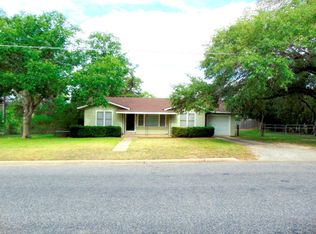 1715 Cody Dr, Shiner, TX 77984