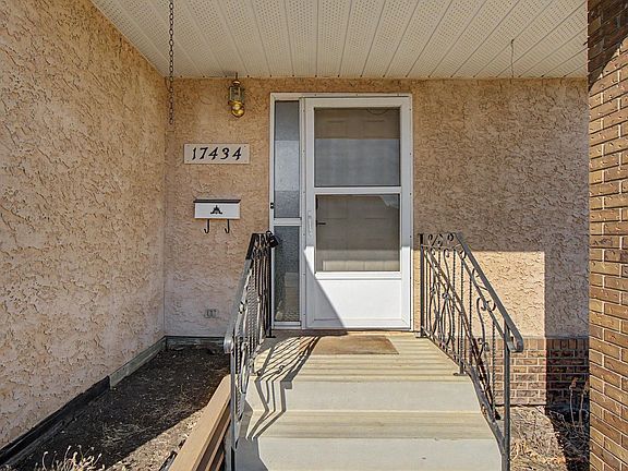 3rd image of 17434 Callingwood Rd NW