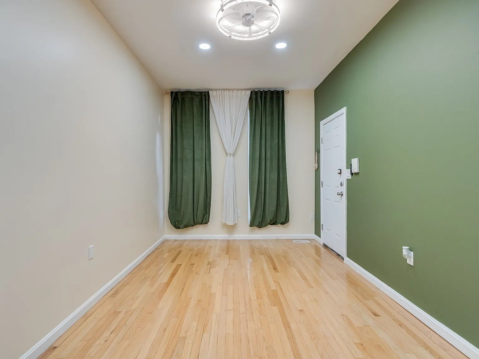 2 bed, 1.0 bath, 767 sqft, $2,200 — Photo 4